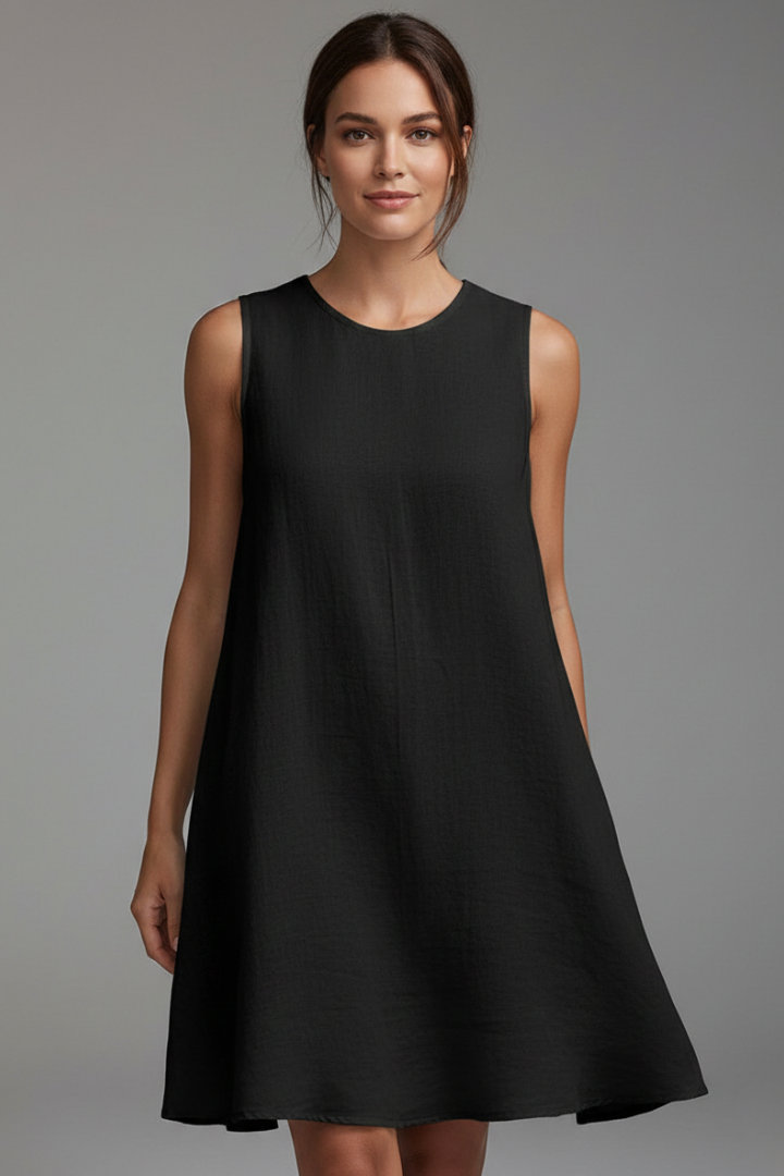Women’s Dress with Round Neckline and Side Pockets