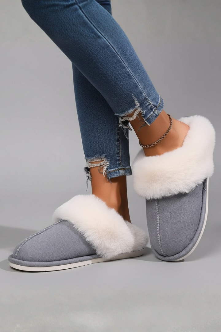 Women’s Indoor Slippers with Plush Lining and Textured Sole