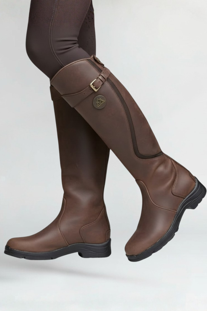 Women’s Knee-High Boots with Pull-On Design and Rubber Sole