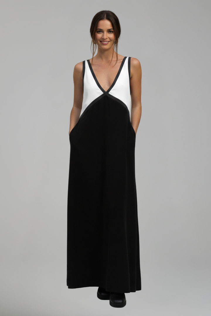 Women’s Maxi Dress with V Neckline and Sleeveless Cut