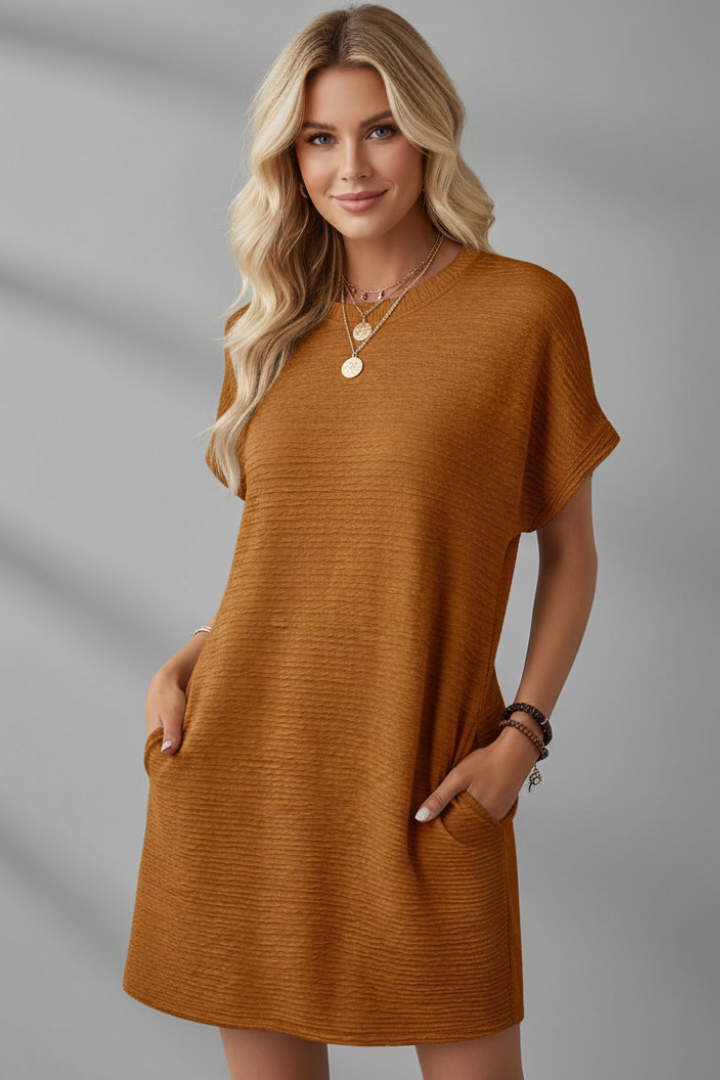Women’s Short Dress with Round Neckline and Pockets