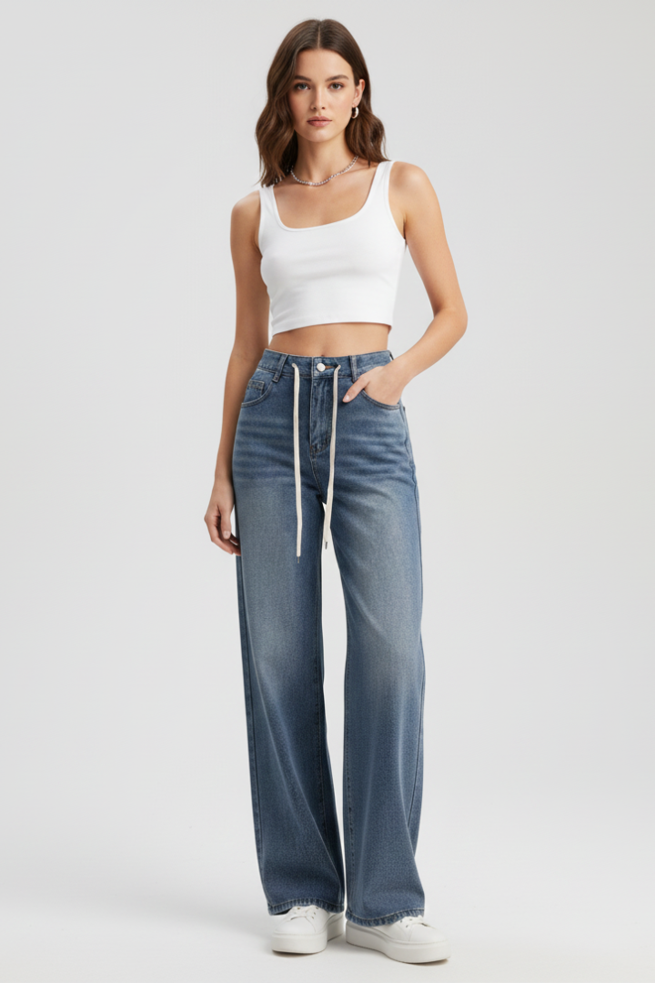 Women’s Straight-Leg Jeans with High Waist and Belt