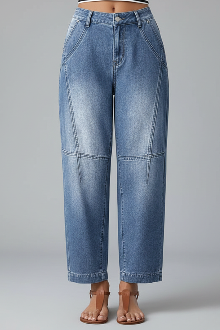 Women’s Straight-Leg Jeans with Mid-Waist and Pockets