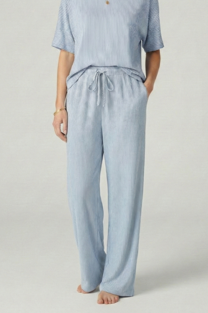 Women’s Trousers with Drawstring Waist and Side Pockets