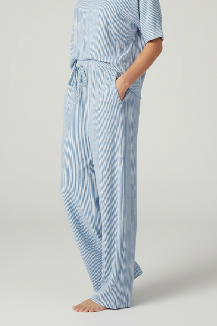 Women’s Trousers with Drawstring Waist and Side Pockets