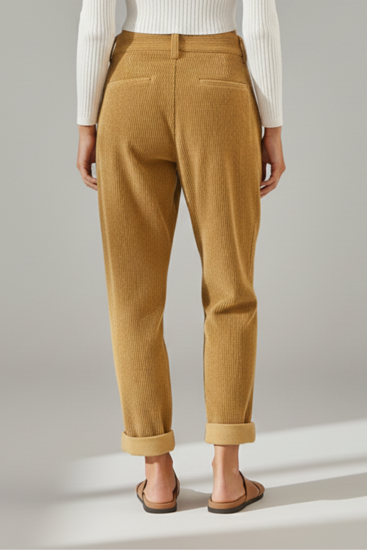 Women’s Trousers with Ribbed Surface and Pockets