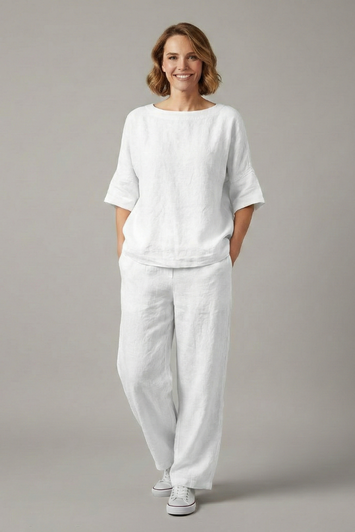 Women’s Two-Piece Set with Short Sleeves and Cropped Trousers