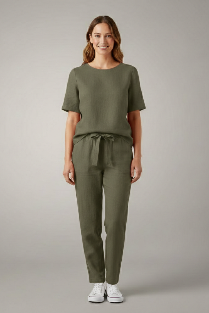 Women’s Two-Piece Set with Short Sleeves and Tapered Legs