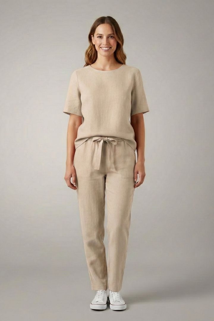 Women’s Two-Piece Set with Short Sleeves and Tapered Legs