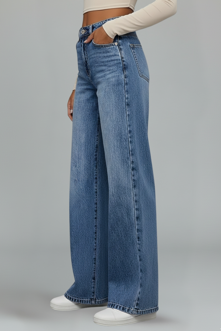 Women’s Wide-Leg Jeans with High Waist and Pockets