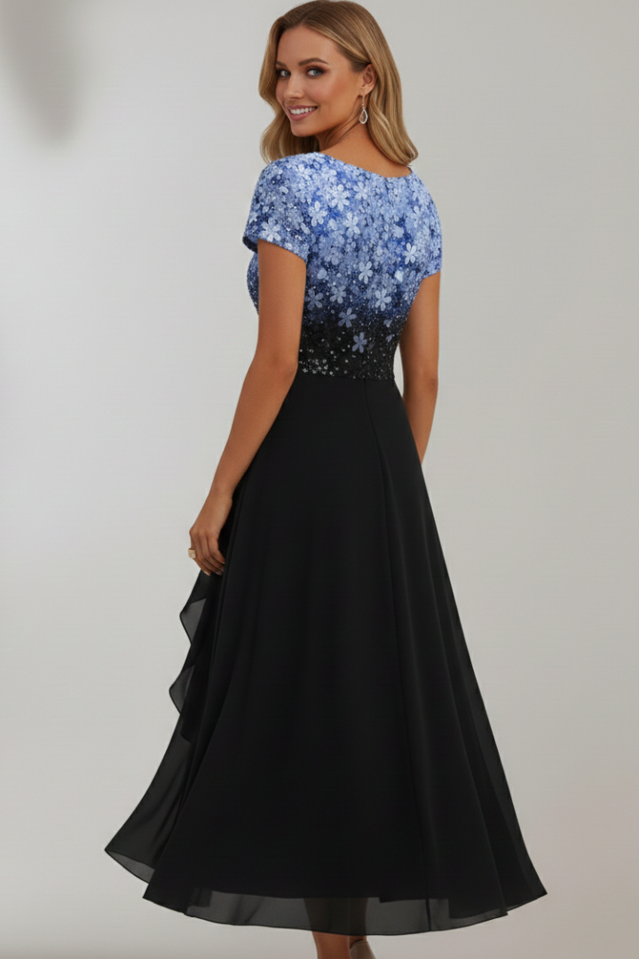 Women’s dress with V-neck and short sleeves