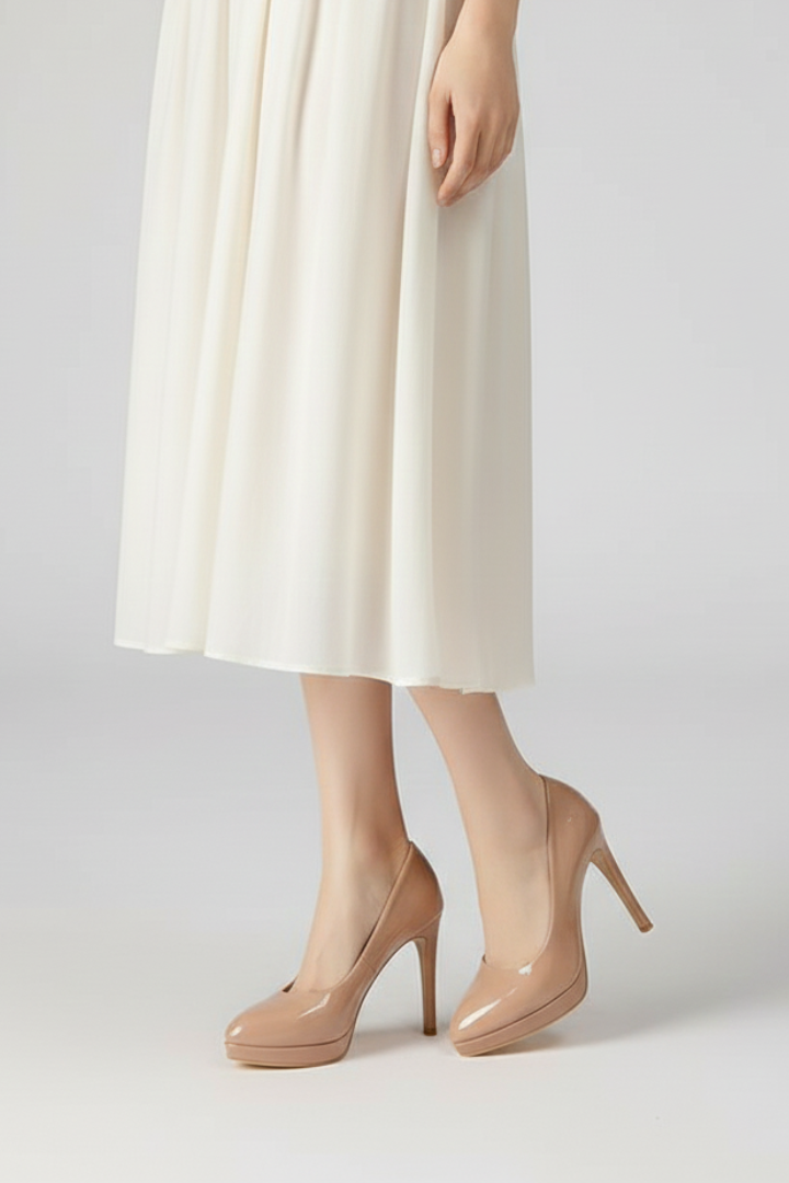 Women’s Closed-Toe Heels with a Raised Platform and a Tapered Heel