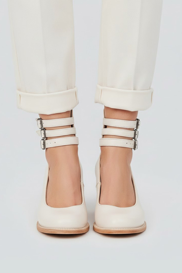 Women’s Heeled Shoes with Straps and Closed Round Toe