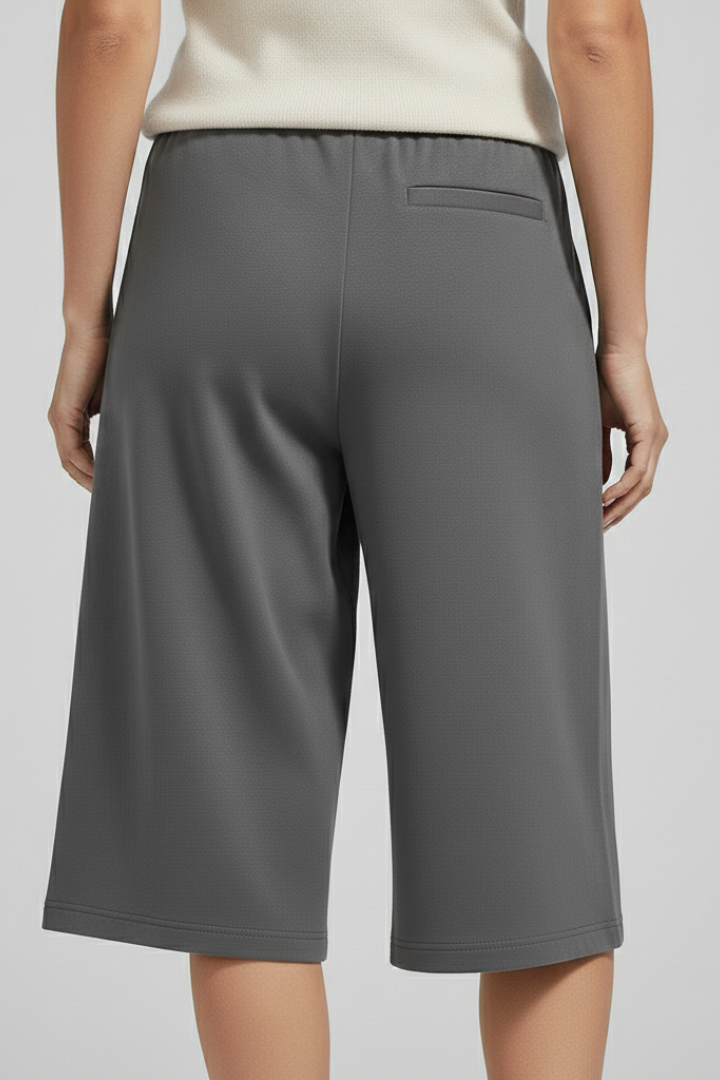 Women’s Knee Length Shorts with Elastic Waist and Pockets