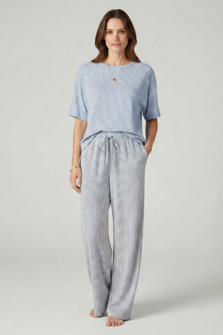 Women’s Trousers with Drawstring Waist and Side Pockets
