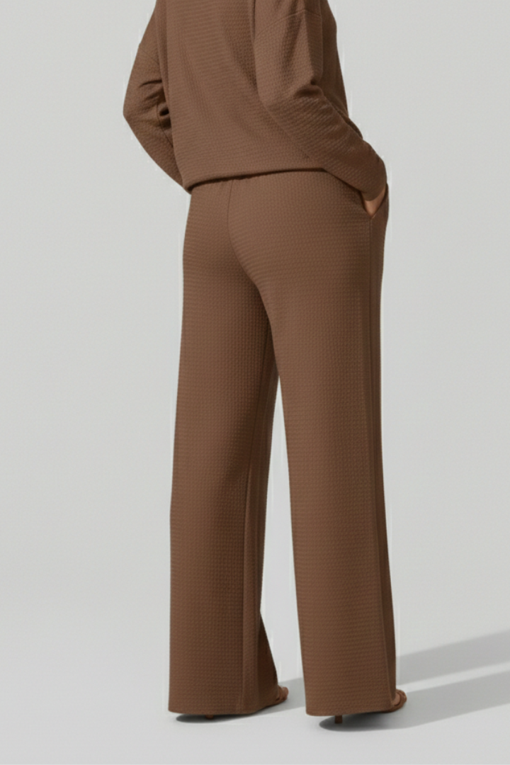 Women’s Trousers with Elastic Waist and Wide Legs