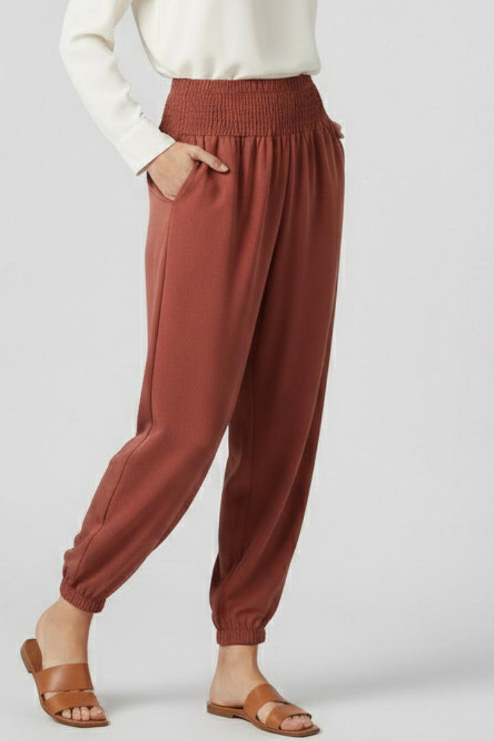 Women’s Trousers with Elastic Waistband and Tapered Hem