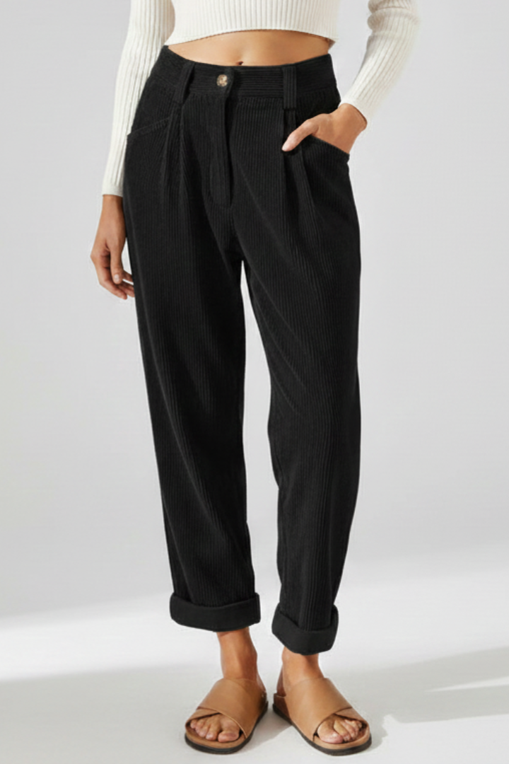 Women’s Trousers with Ribbed Surface and Pockets