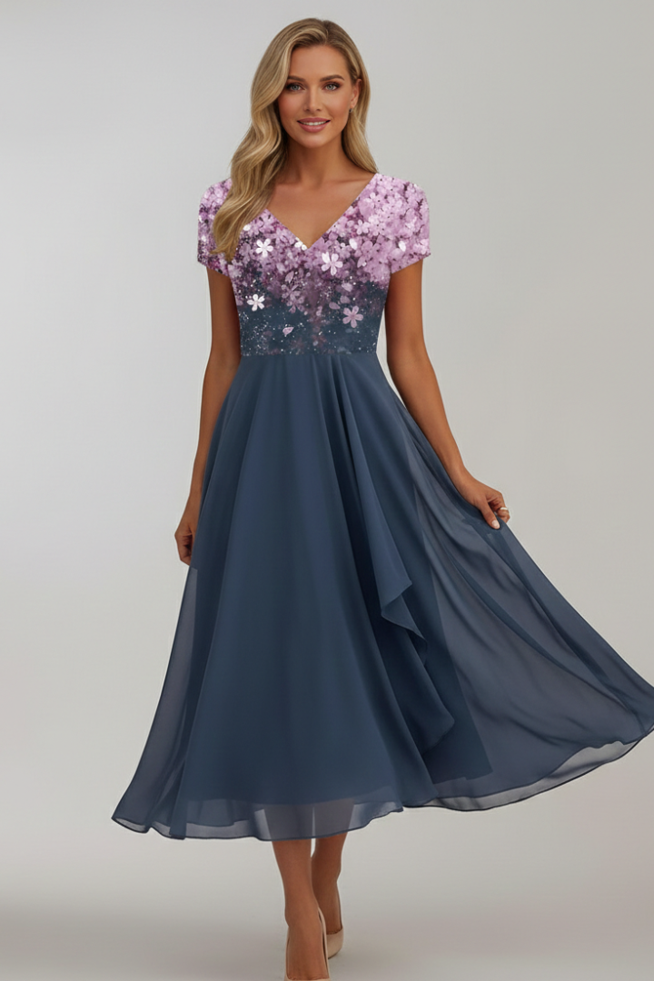 Women’s dress with V-neck and short sleeves