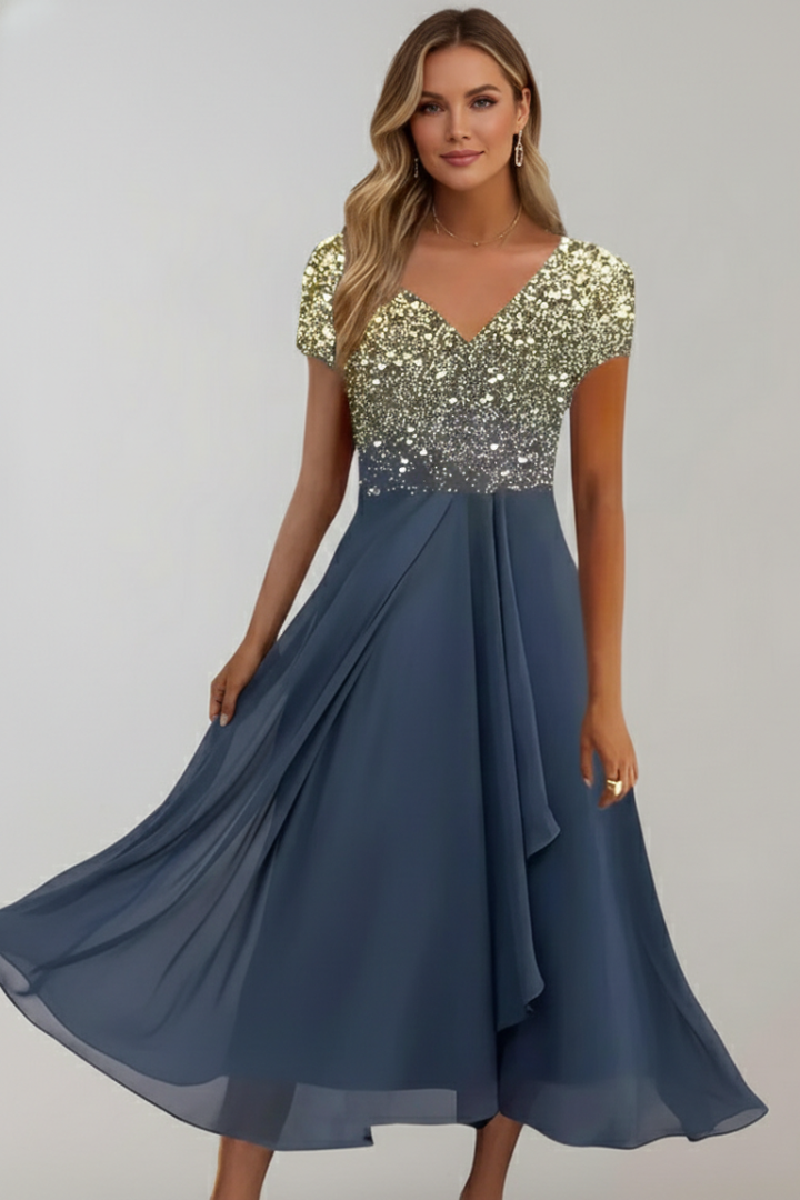 Women’s dress with V-neck and short sleeves